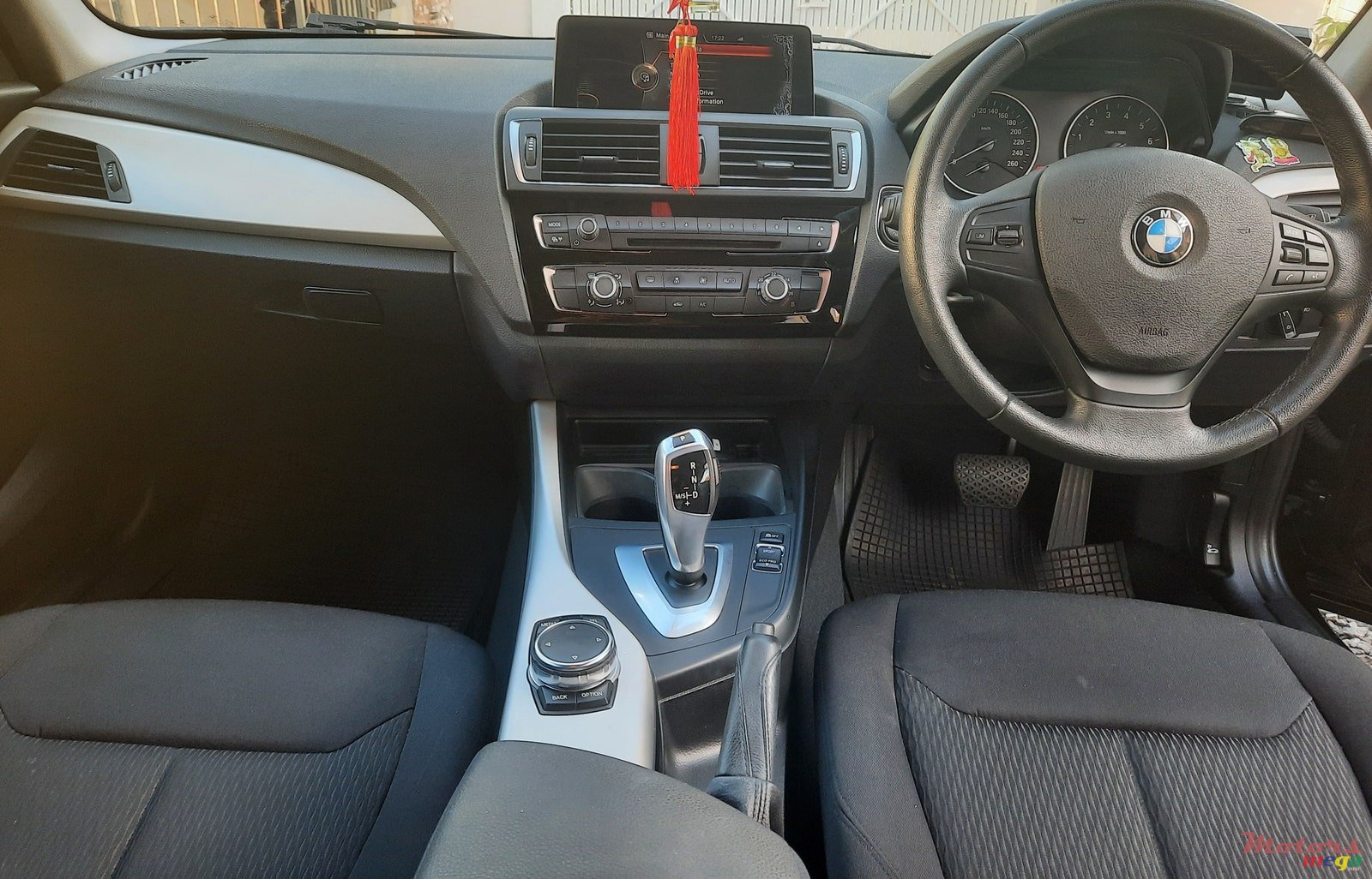 2016' BMW 118 photo #3