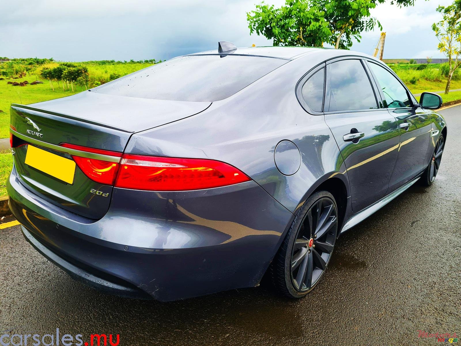 2018' Jaguar XF R Sport photo #4