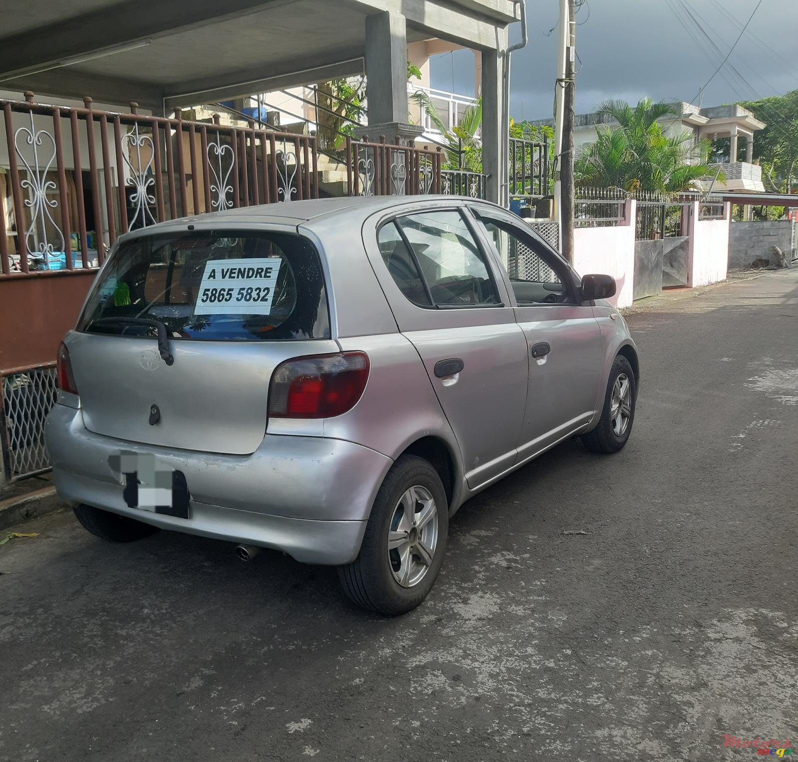 1999' Toyota Vitz photo #1
