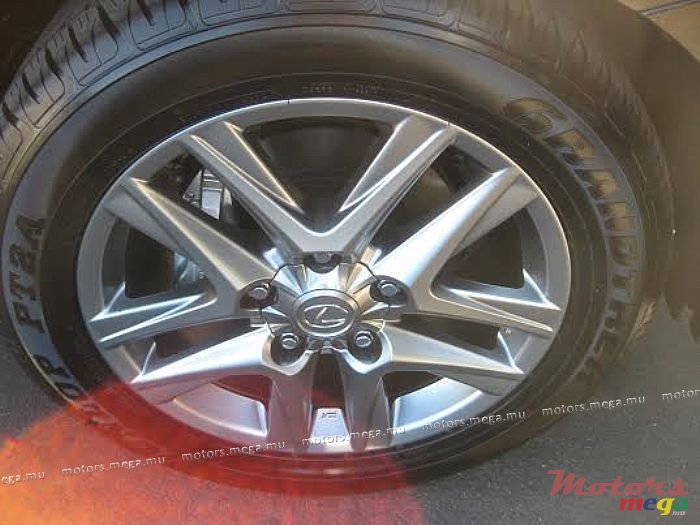 2011' Lexus LX 470 LX570 photo #2