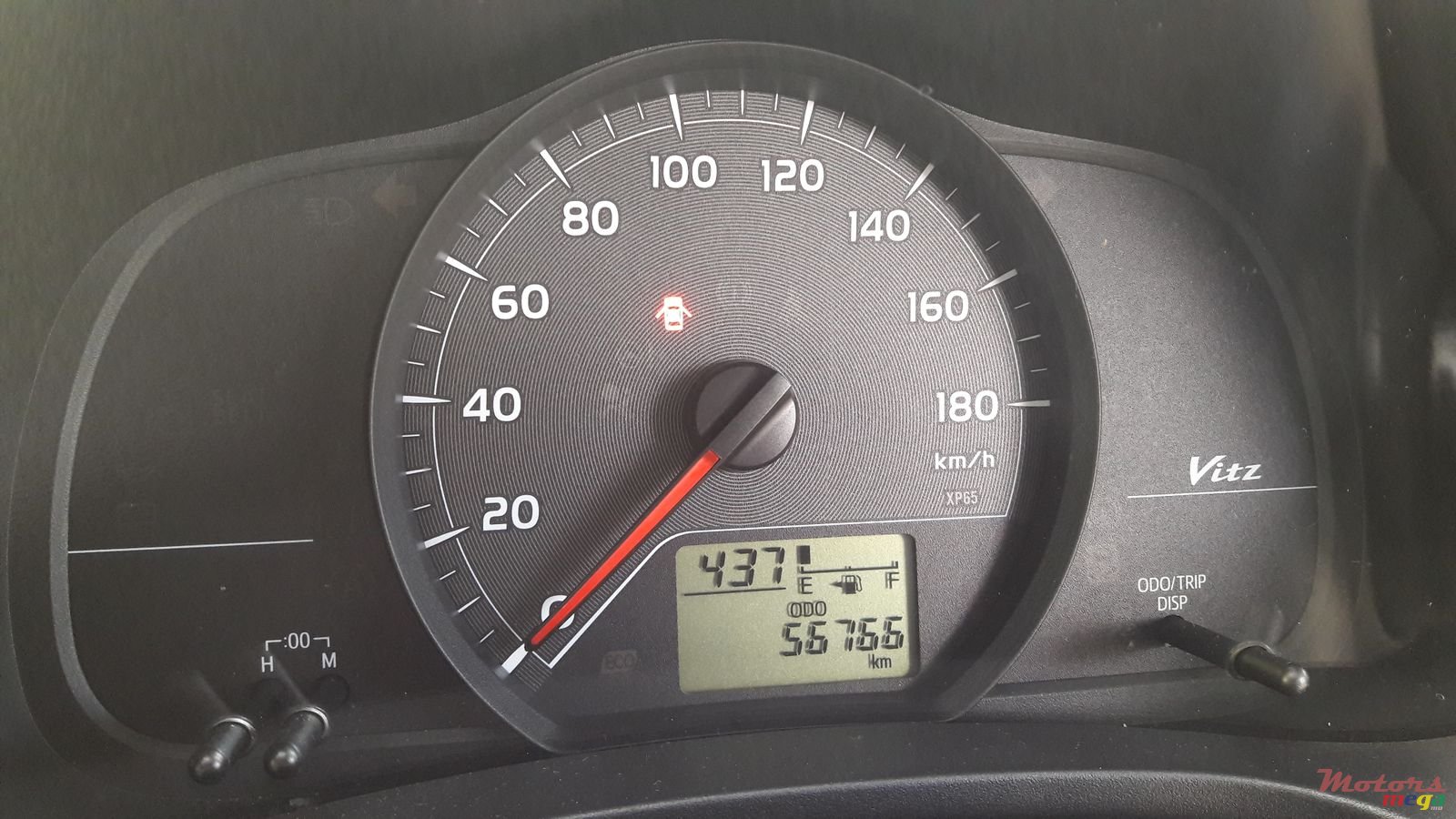 2011' Toyota Vitz photo #4