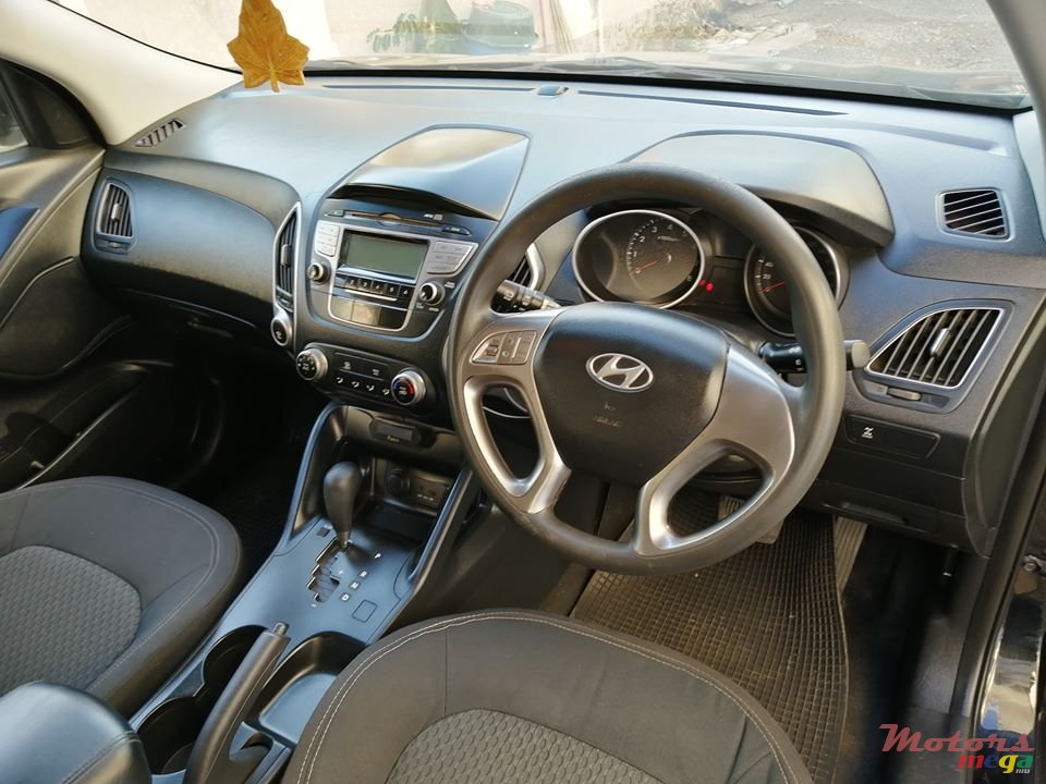 2011' Hyundai ix35 photo #5