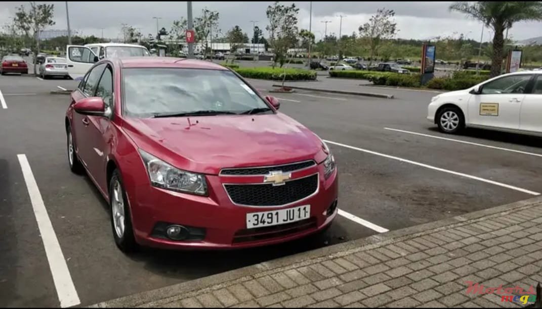2011' Chevrolet Cruze photo #1