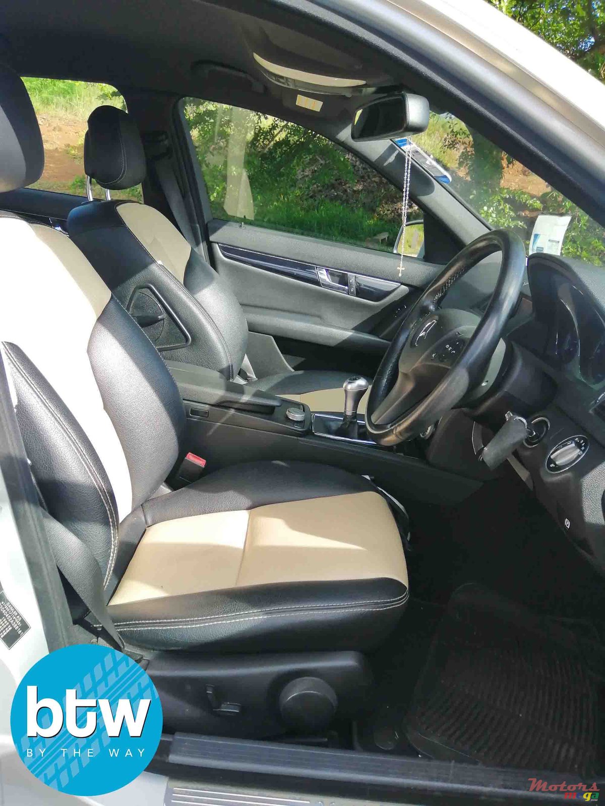 2010' Mercedes-Benz C-Class photo #5