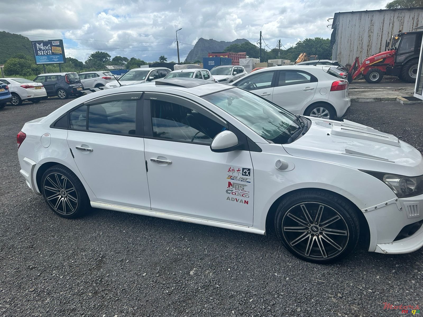 2010' Chevrolet Cruze photo #4