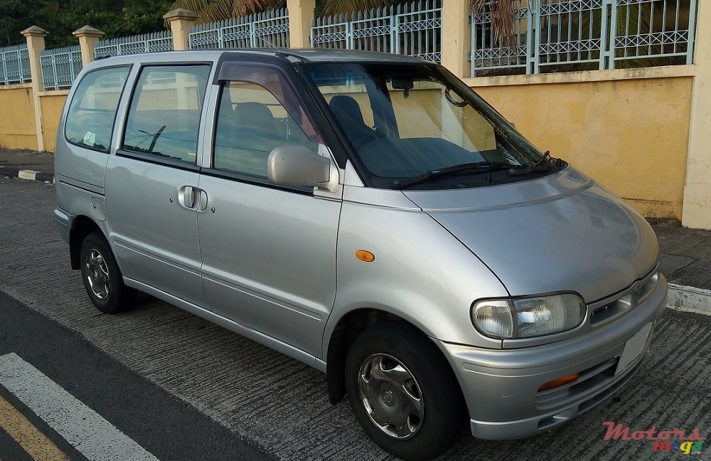 1997' Nissan Serena photo #2