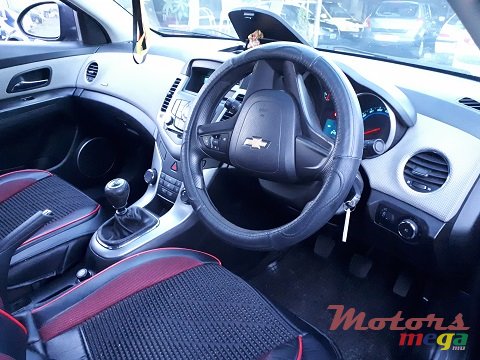 2011' Chevrolet Cruze photo #4