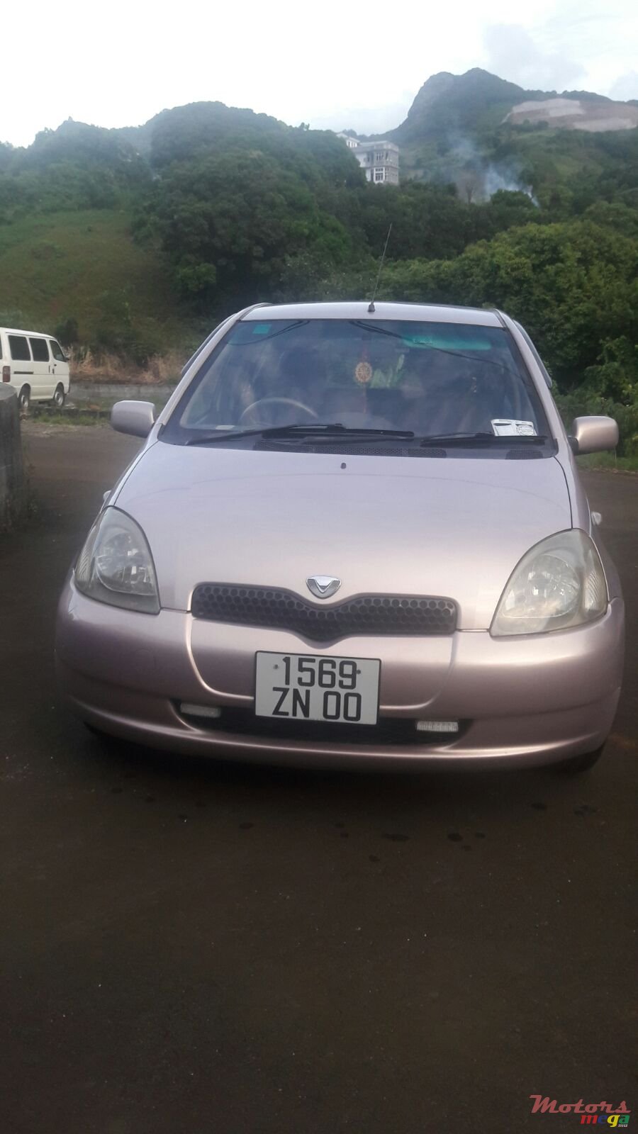 2000' Toyota Vitz photo #2