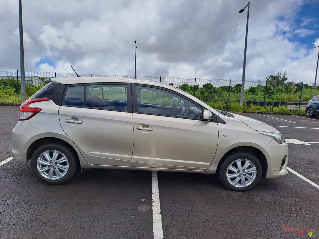 2016' Toyota Yaris photo #5