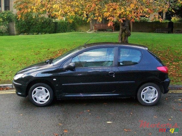 2001' Peugeot 206 photo #1