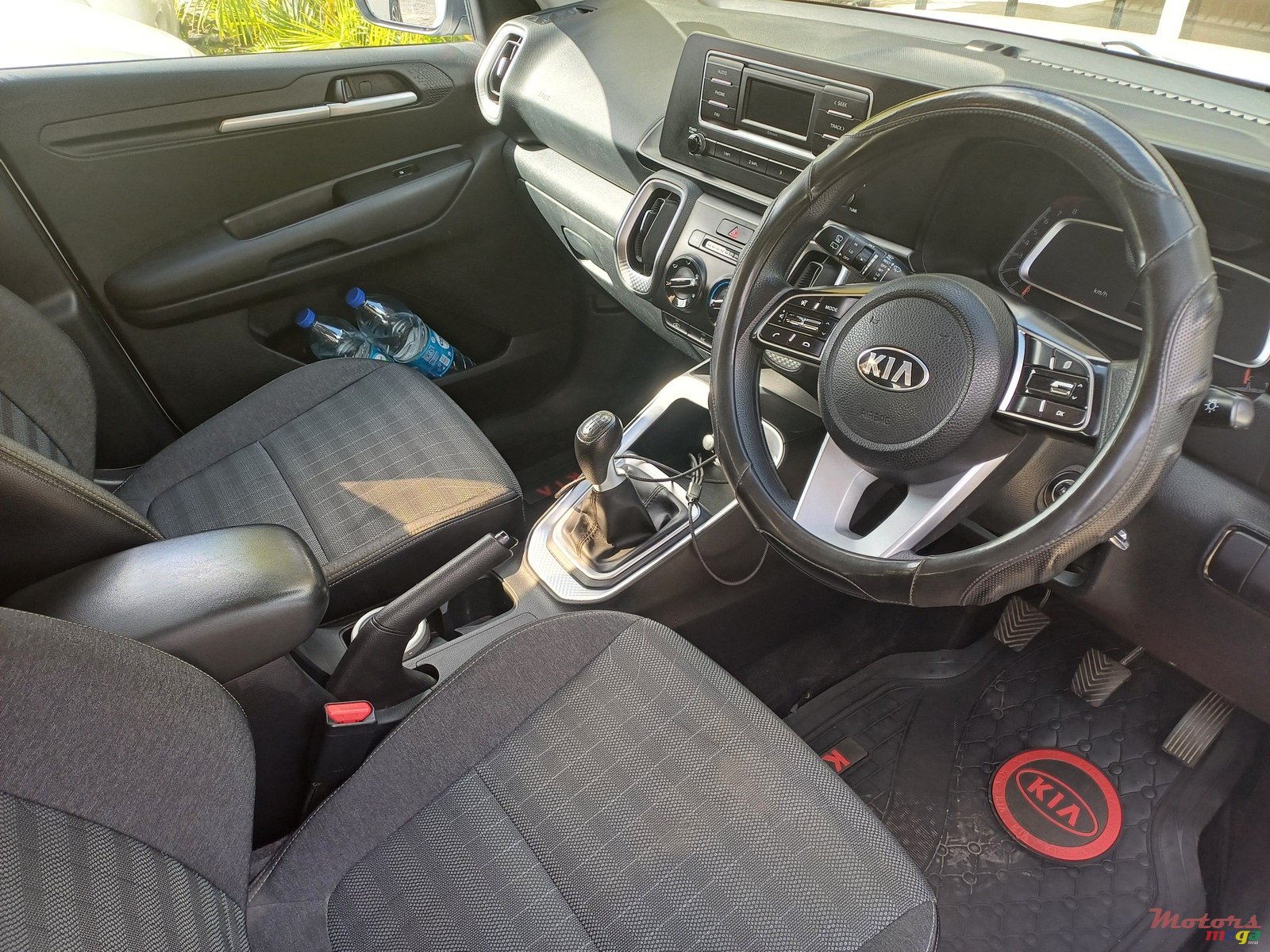 2021' Kia Sonet photo #5