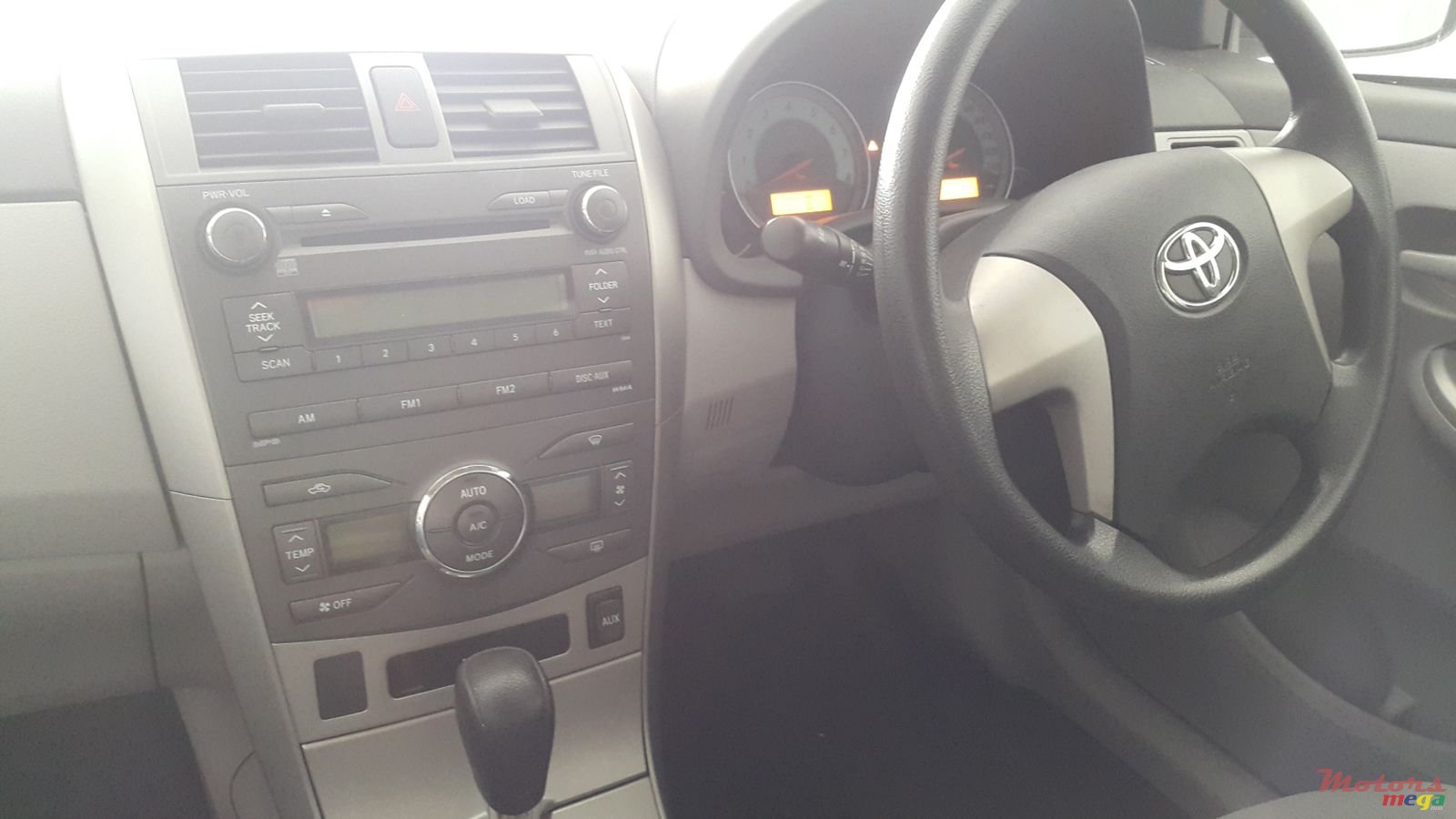 2013' Toyota Corolla photo #2