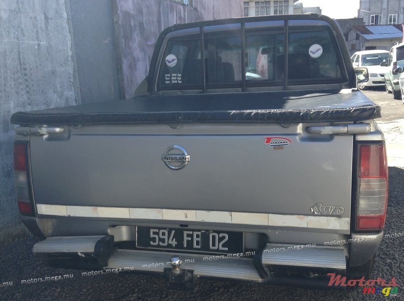 2002' Nissan Hardbody 4X2 photo #3