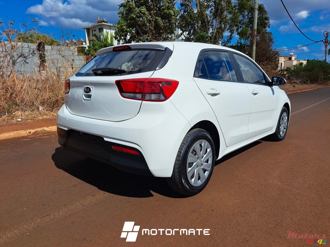 2018' Kia Rio photo #4