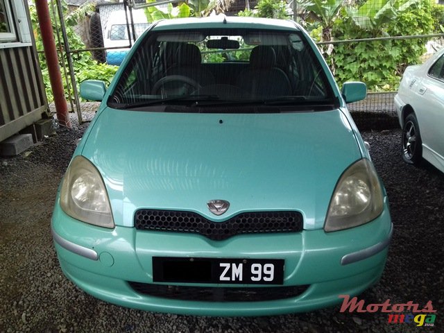 1999' Toyota Vitz photo #1