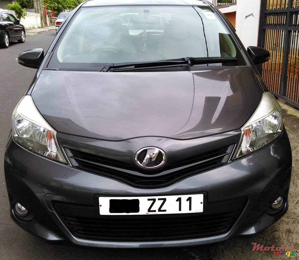2011' Toyota Vitz 1000cc photo #1