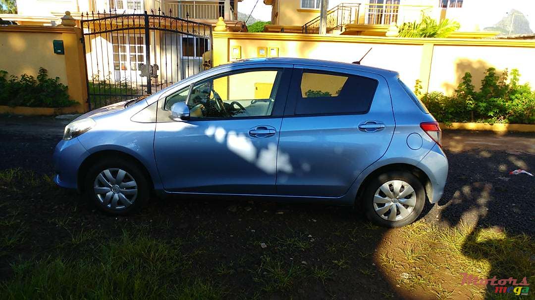 2011' Toyota Vitz photo #4