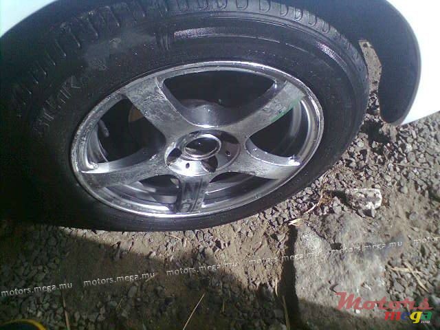 1998' Mazda 323 familial photo #2