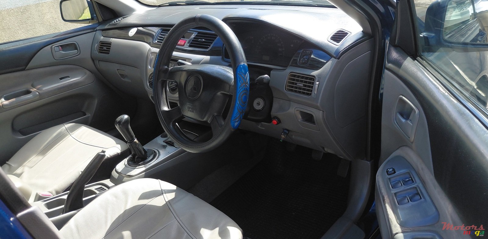2005' Mitsubishi Lancer GLX photo #5