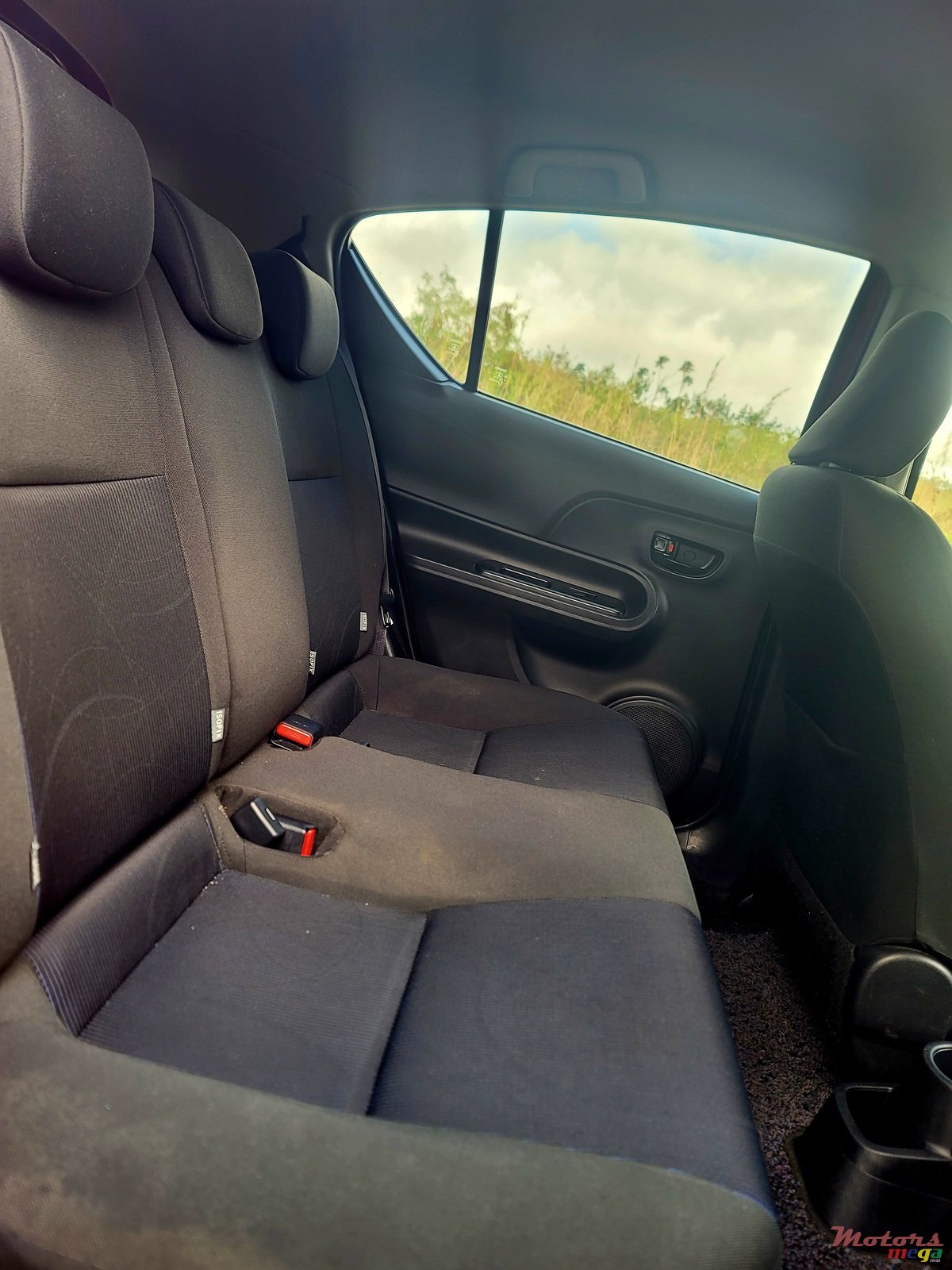 2015' Toyota Aqua photo #7