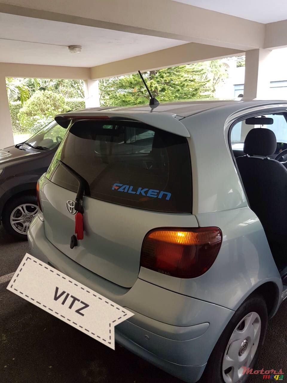 2003' Toyota Vitz photo #2