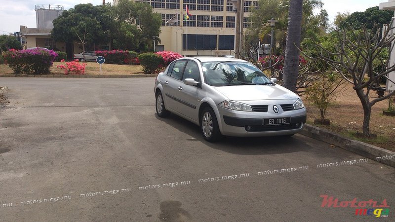 2004' Renault Megane photo #1