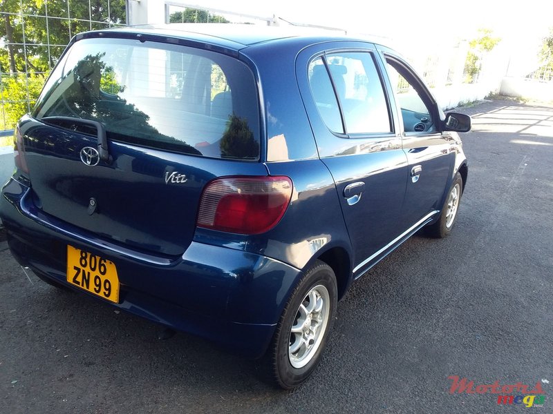 1999' Toyota Vitz photo #1