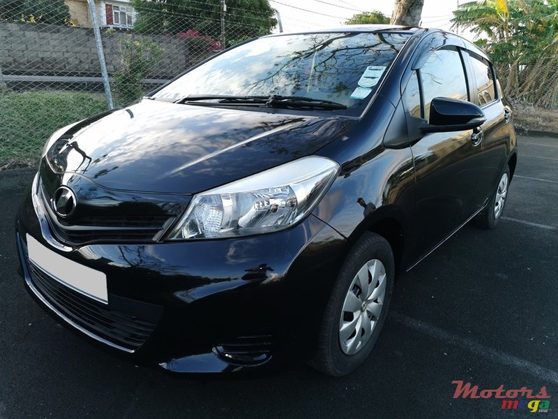 2012' Toyota Vitz photo #4