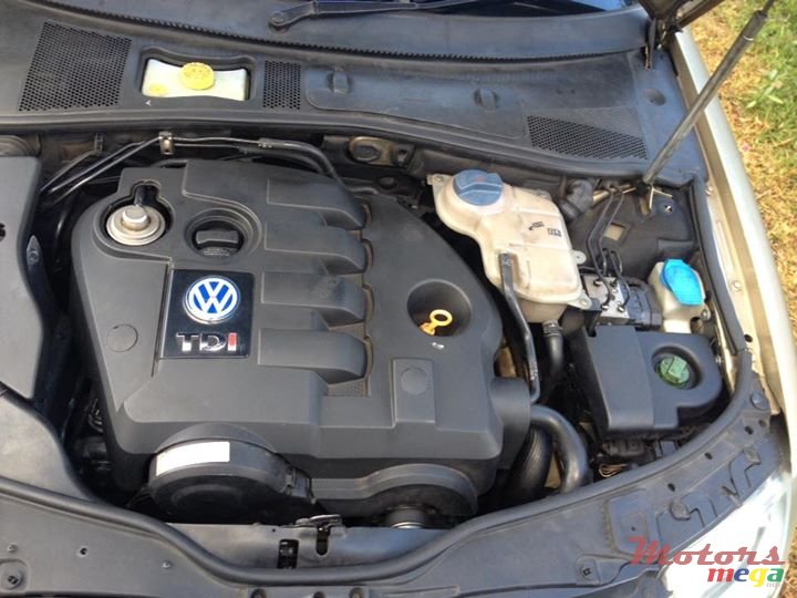 2005' Volkswagen Passat photo #7