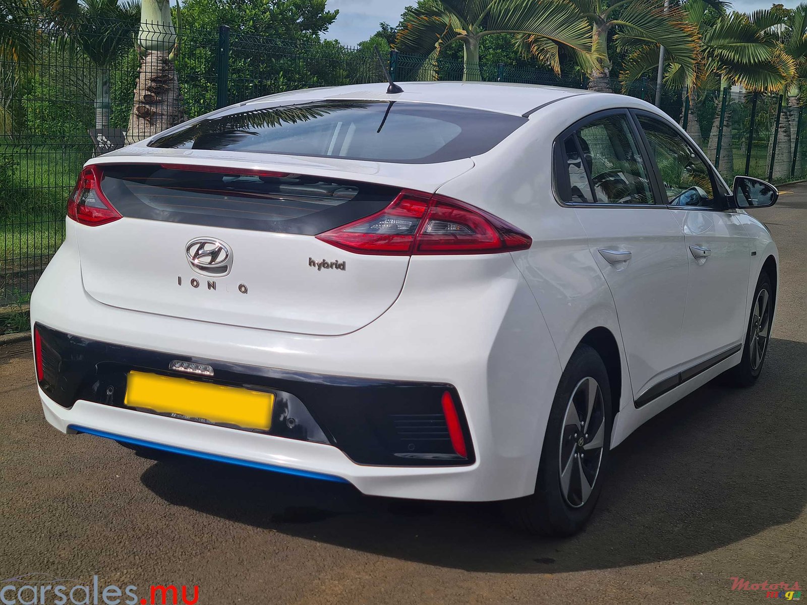 2018' Hyundai Ioniq Hybrid photo #4