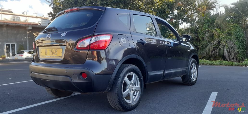 2013' Nissan Qashqai Manual photo #3