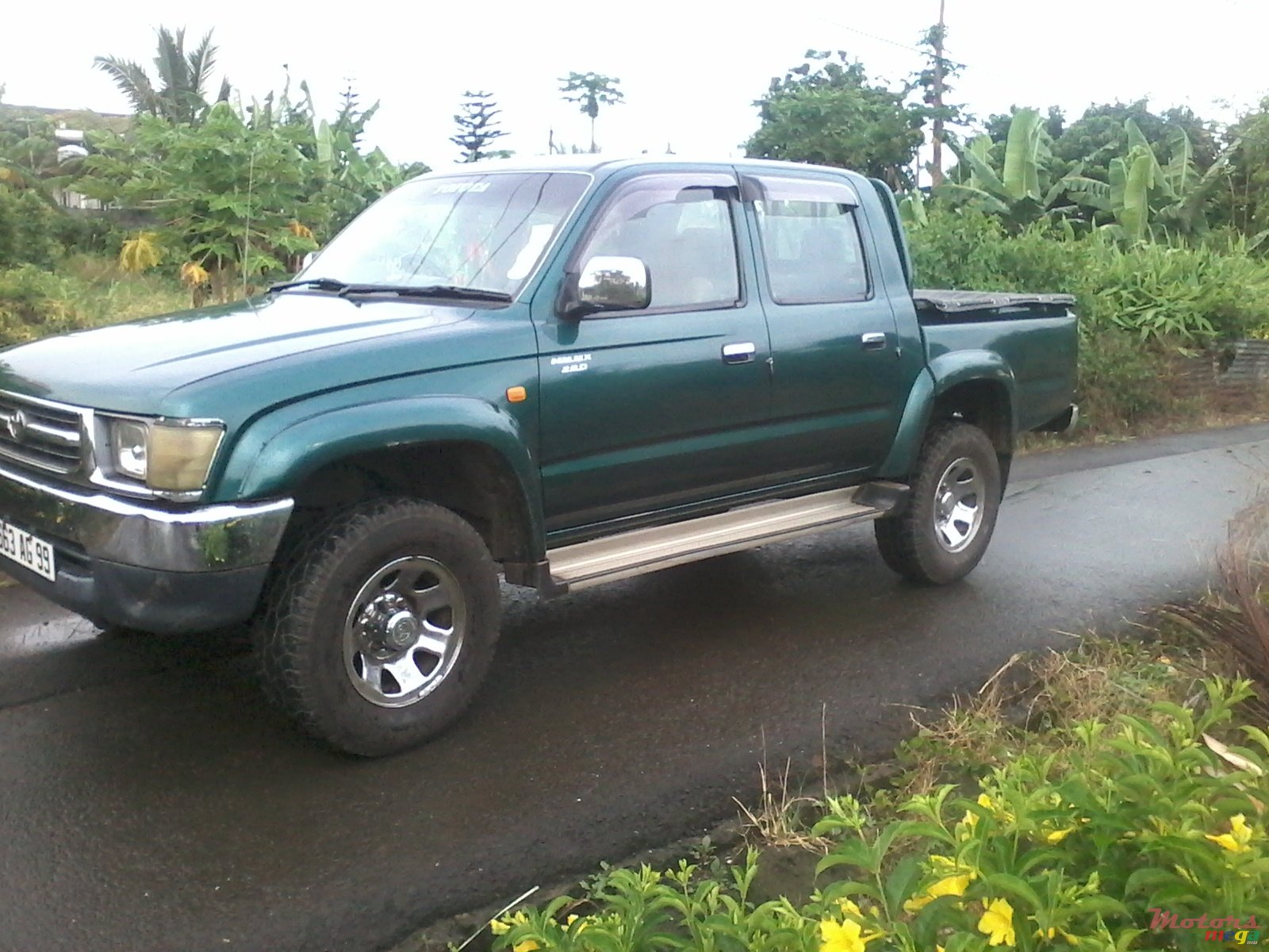1999' Toyota Hilux photo #1