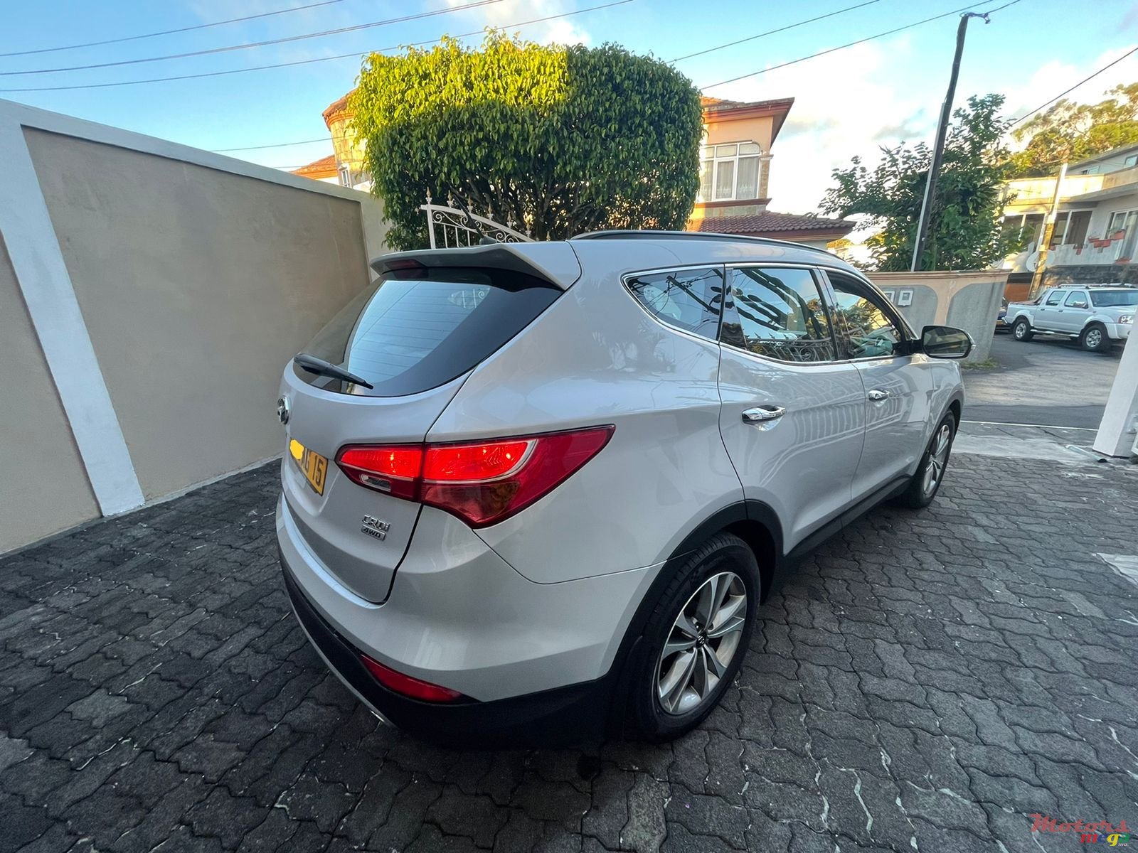 2015' Hyundai Santa Fe photo #4