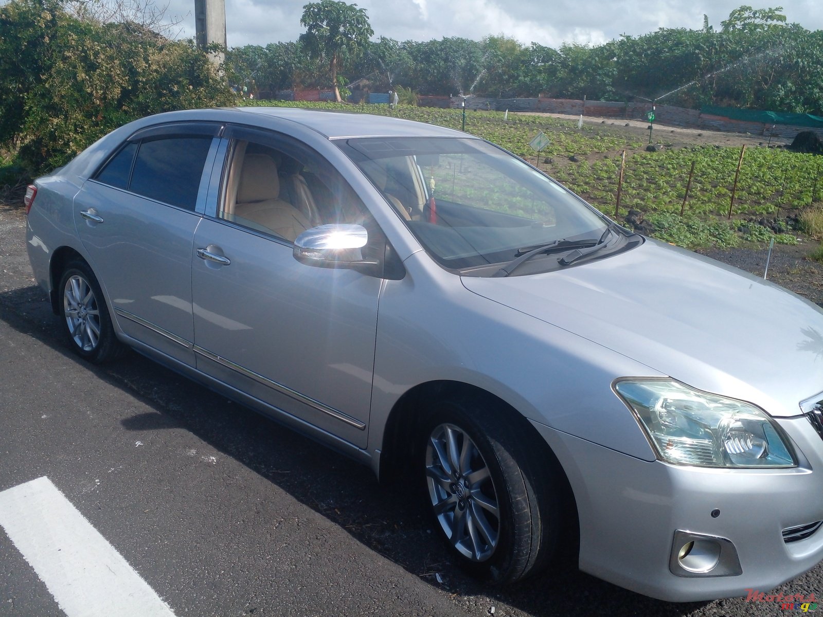 2013' Toyota Premio photo #5