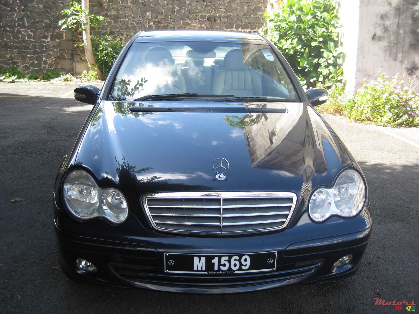 2004' Mercedes-Benz C-Class C180 photo #1