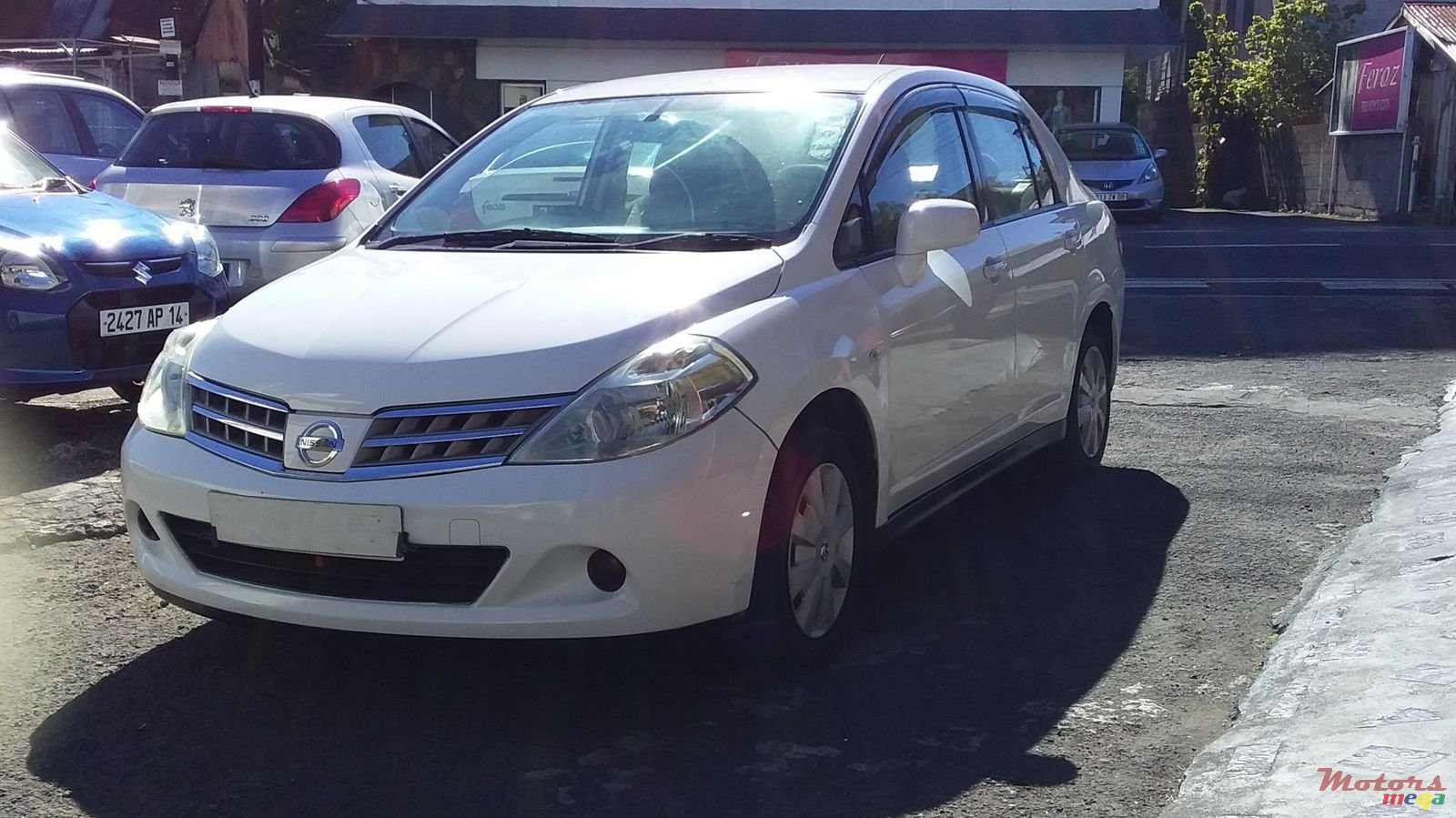 2008' Nissan Tiida Latio photo #2