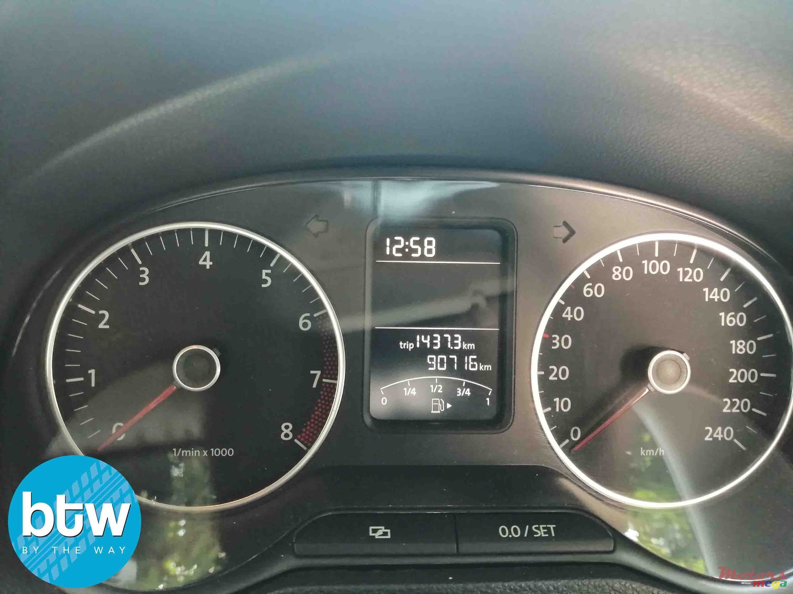 2013' Volkswagen Polo photo #7