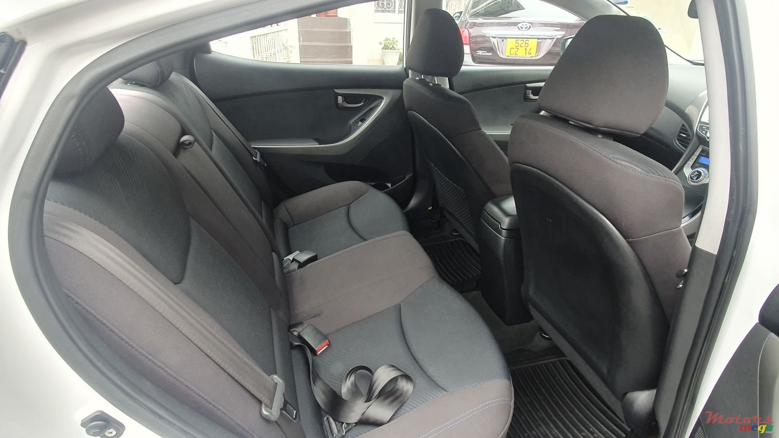 2012' Hyundai Elantra photo #7