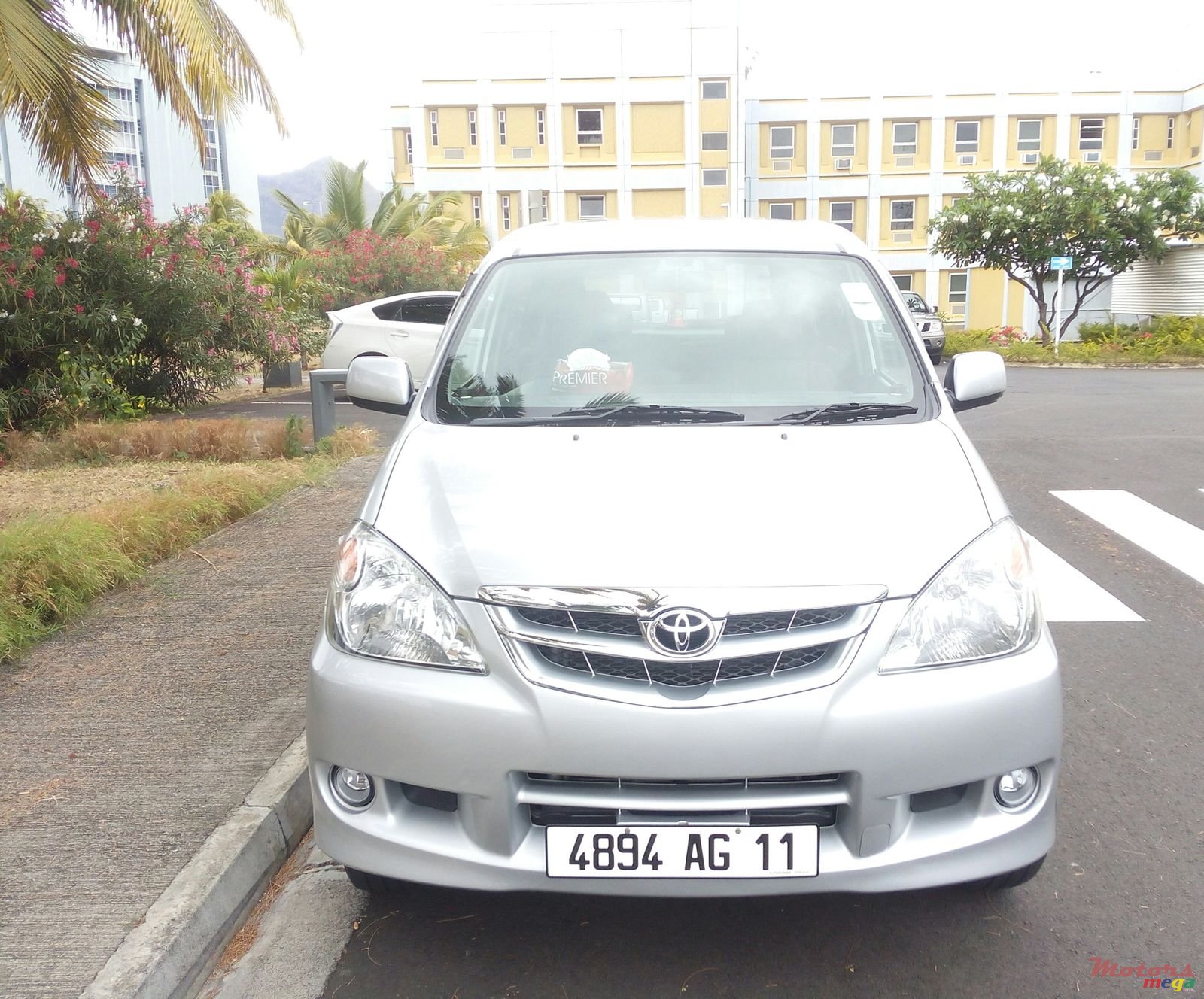 2011' Toyota Avanza photo #1