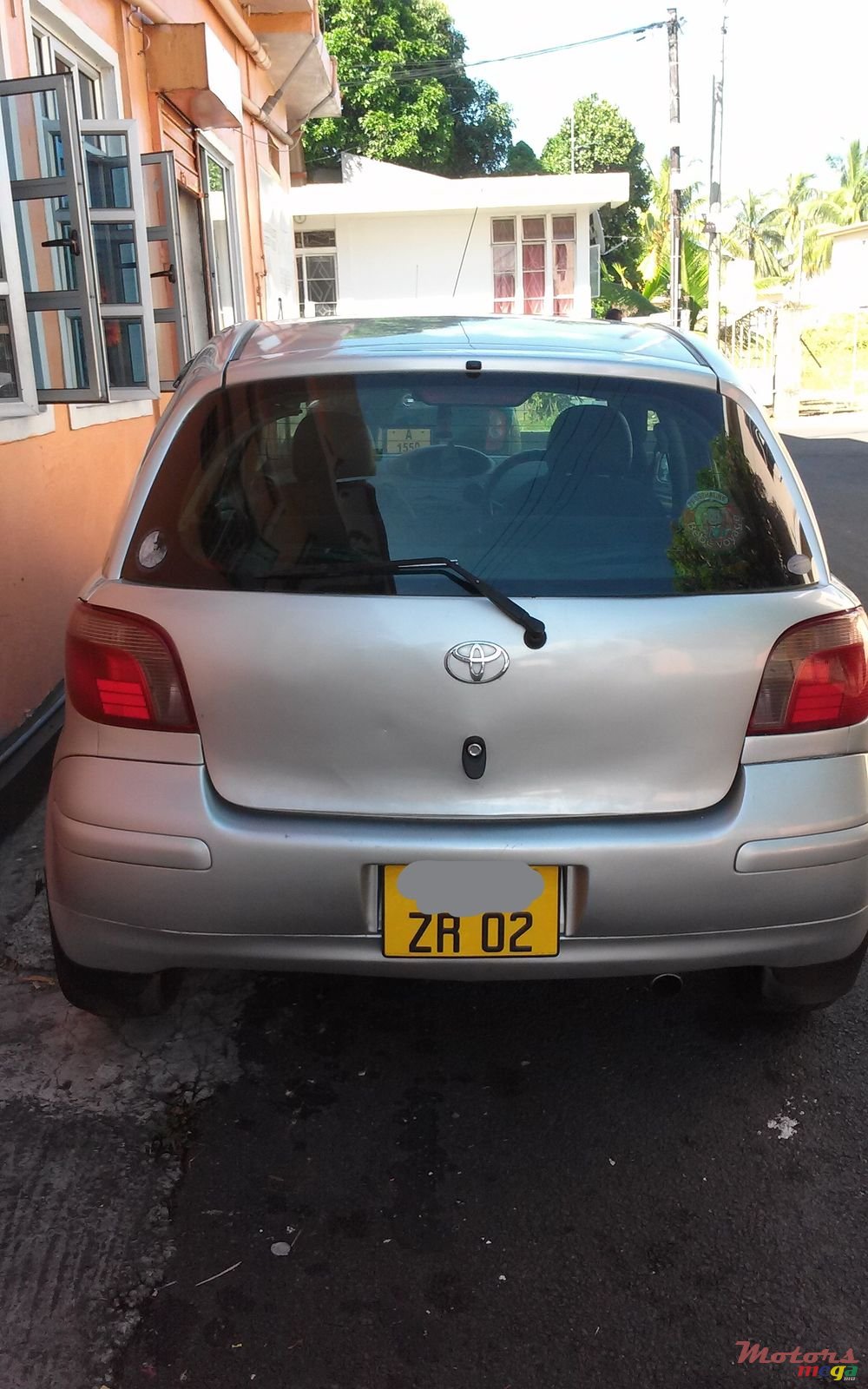 2002' Toyota Vitz photo #1