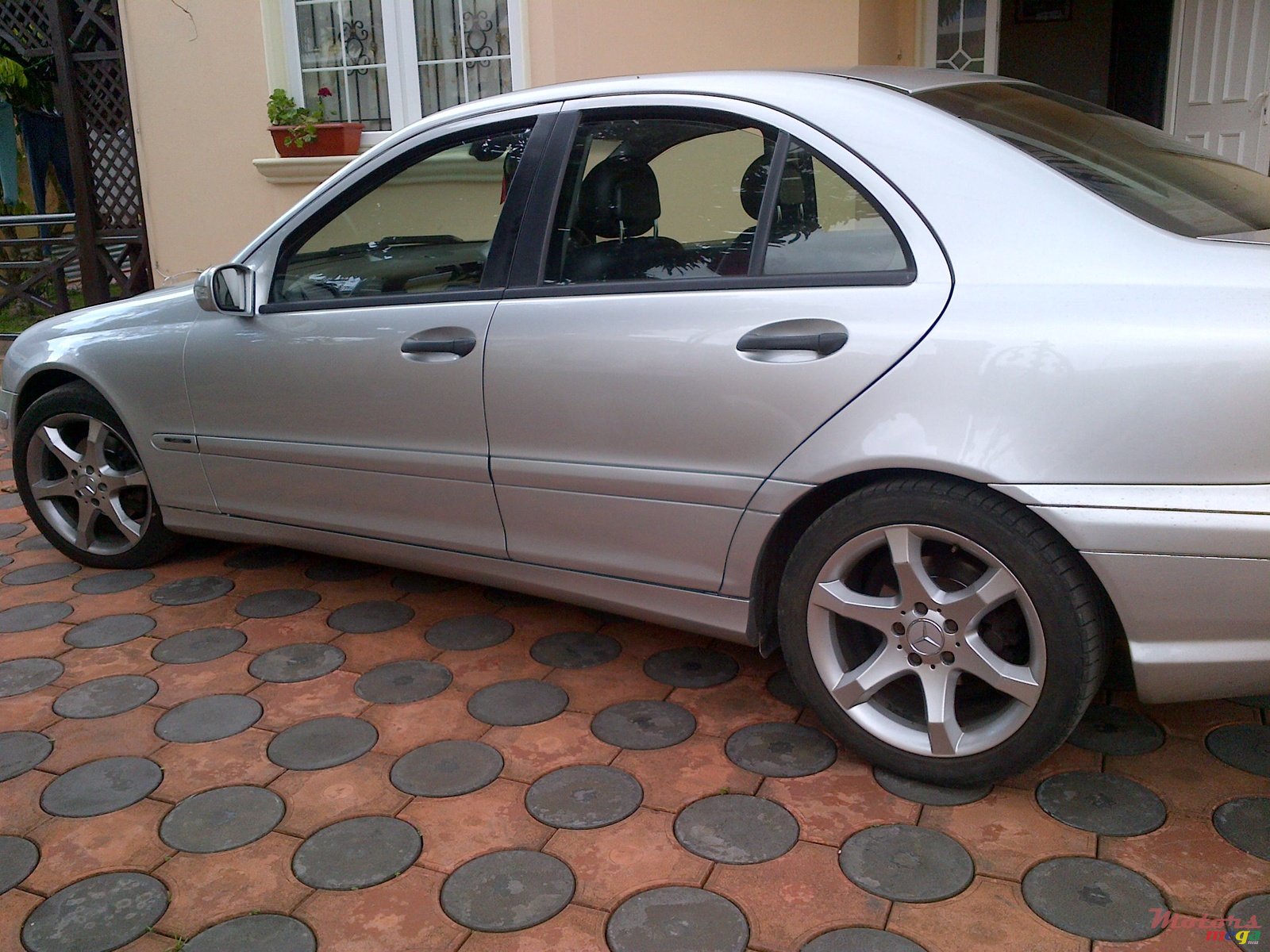 2004' Mercedes-Benz C-Class C220 CDI photo #6