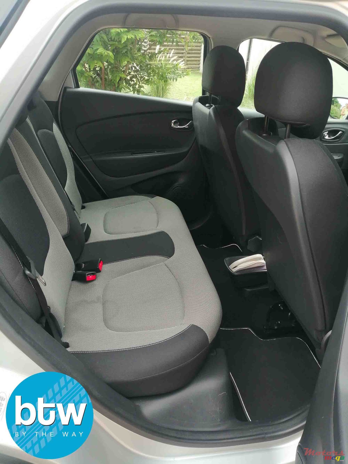 2015' Renault Captur 1.2 Turbo Automatic photo #4