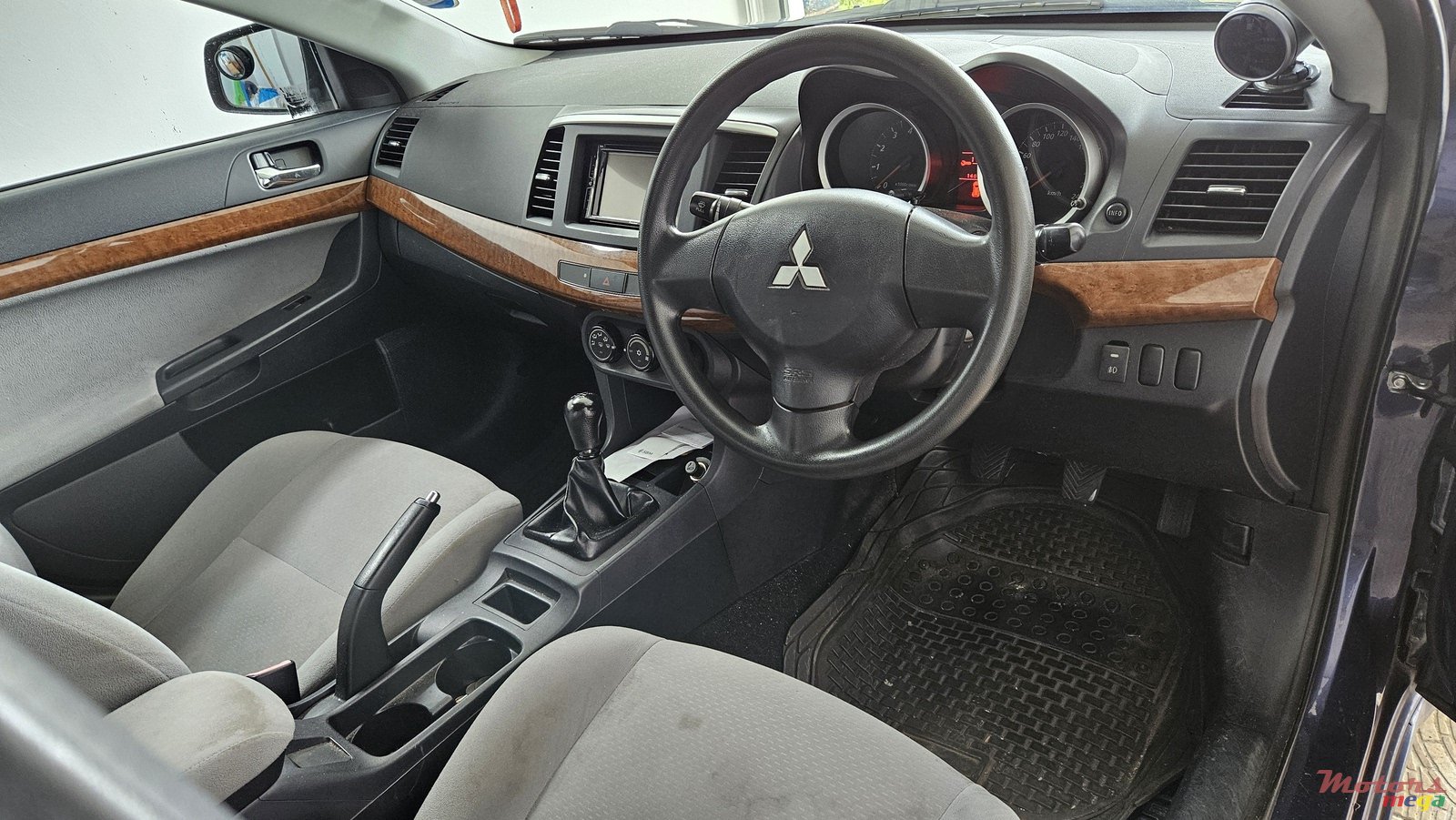 2011' Mitsubishi Lancer photo #4