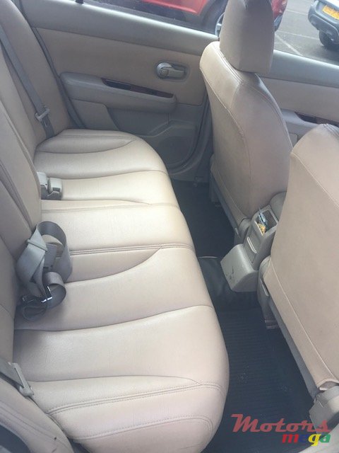 2005' Nissan Tiida photo #3