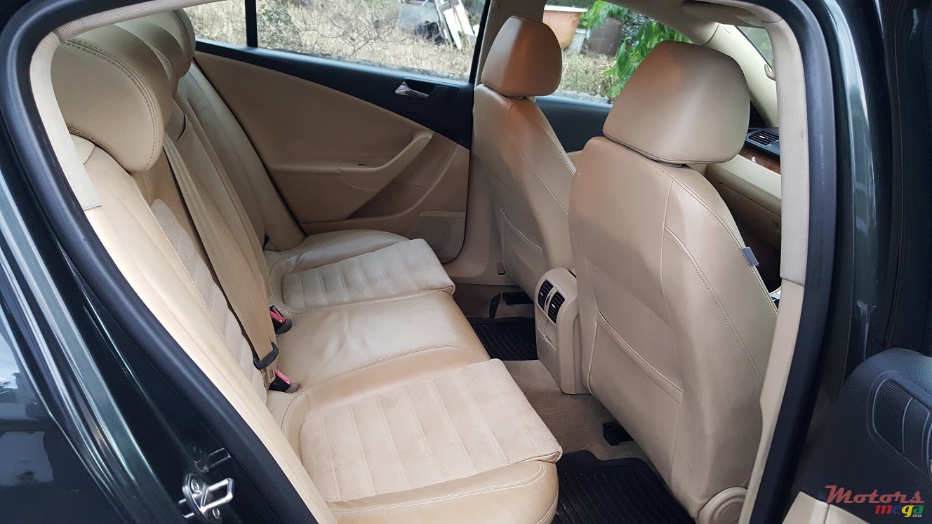 2007' Volkswagen Passat photo #2