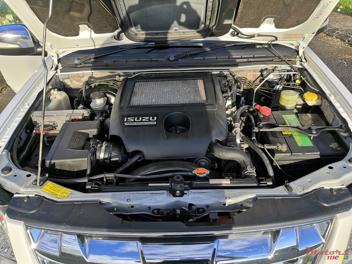 2011' Isuzu D-Max 4x4 3.0 photo #2