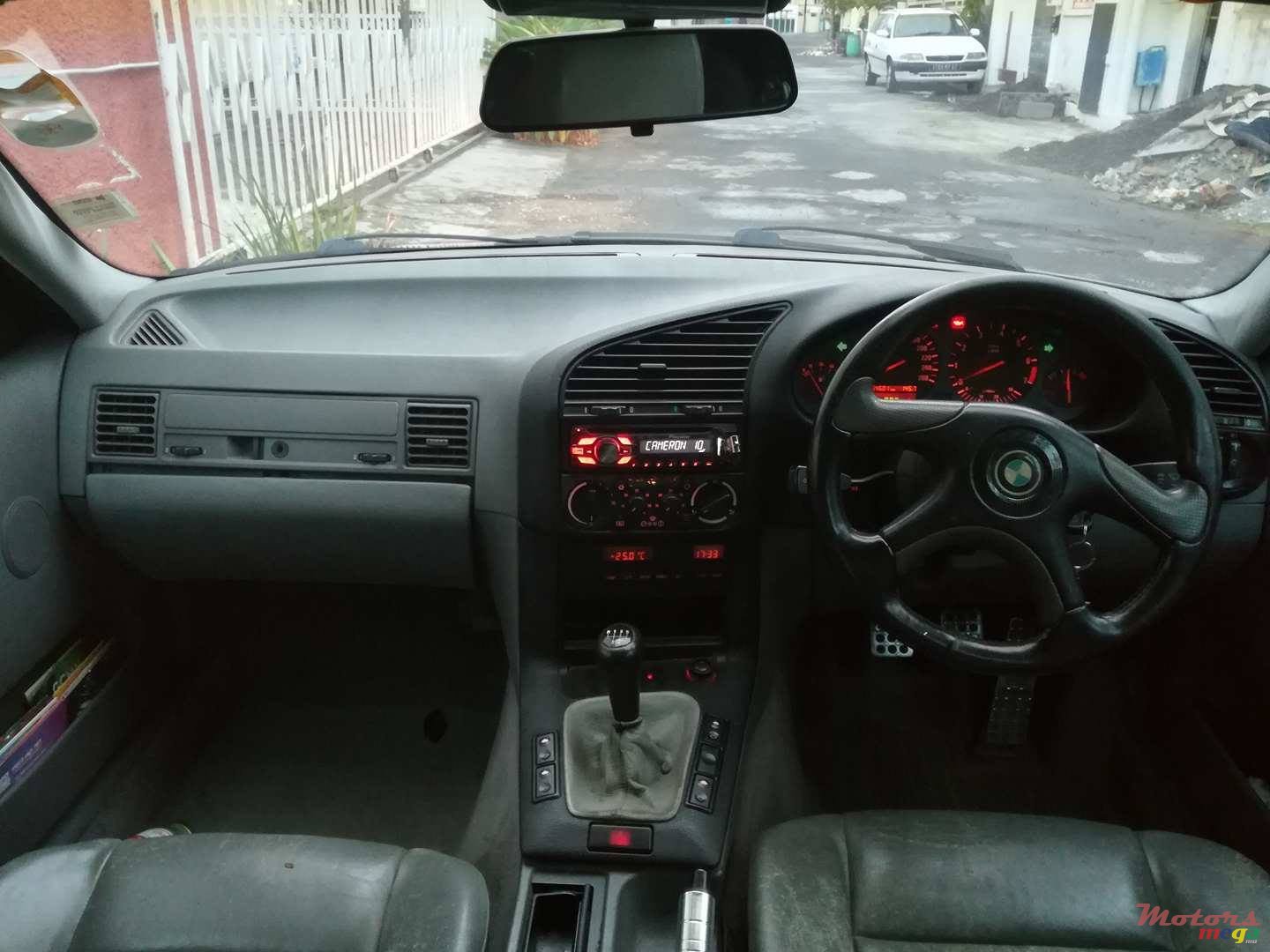 1994' BMW 318 photo #5