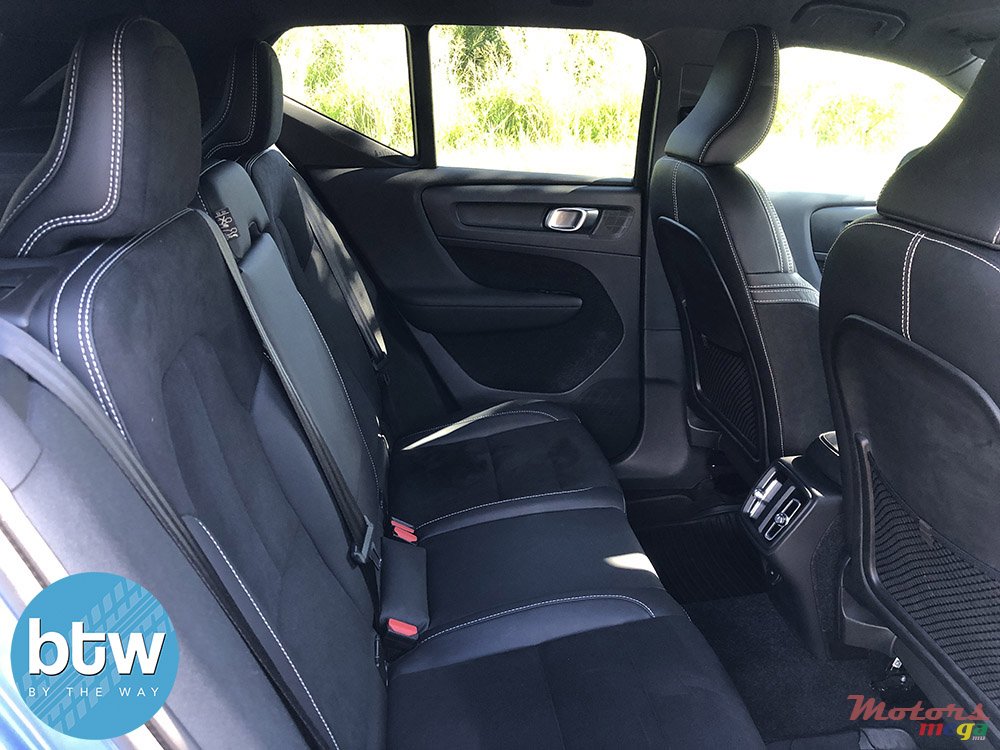 2021' Volvo XC40 photo #5
