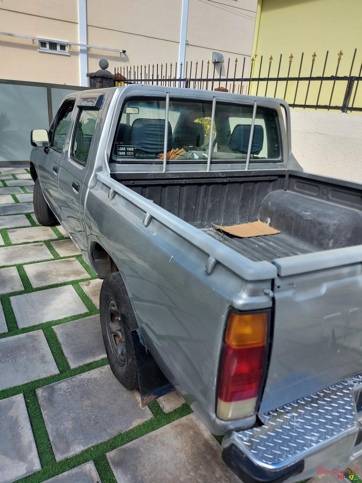 1999' Nissan NP300 photo #4