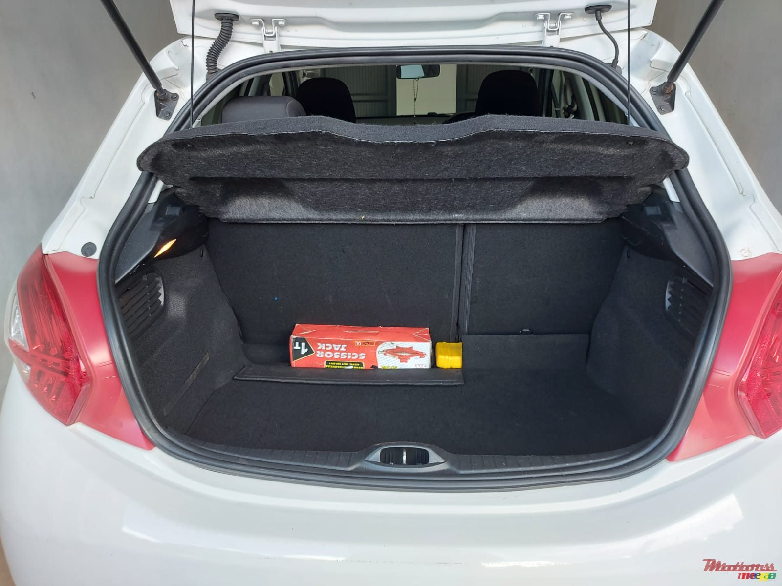 2012' Peugeot 208 photo #2